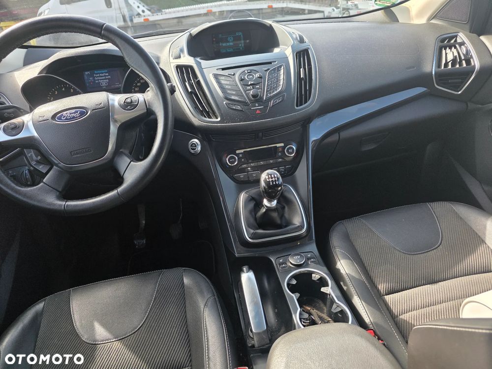 Ford Kuga 1.6 EcoBoost 2x4 Titanium - 9