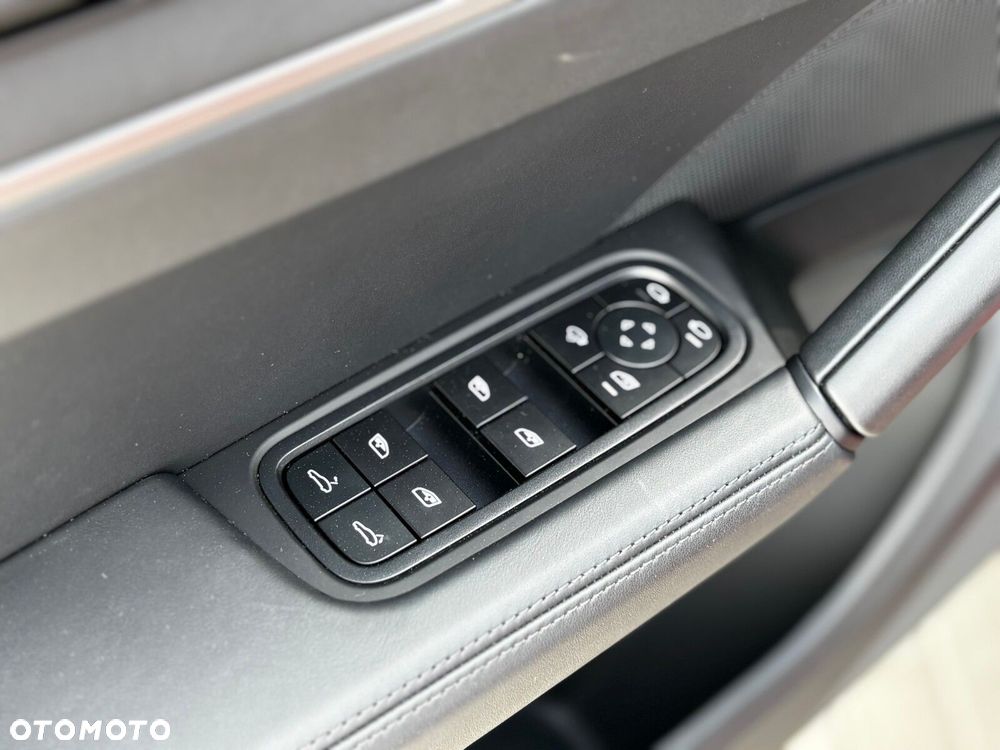 Porsche Cayenne - 40