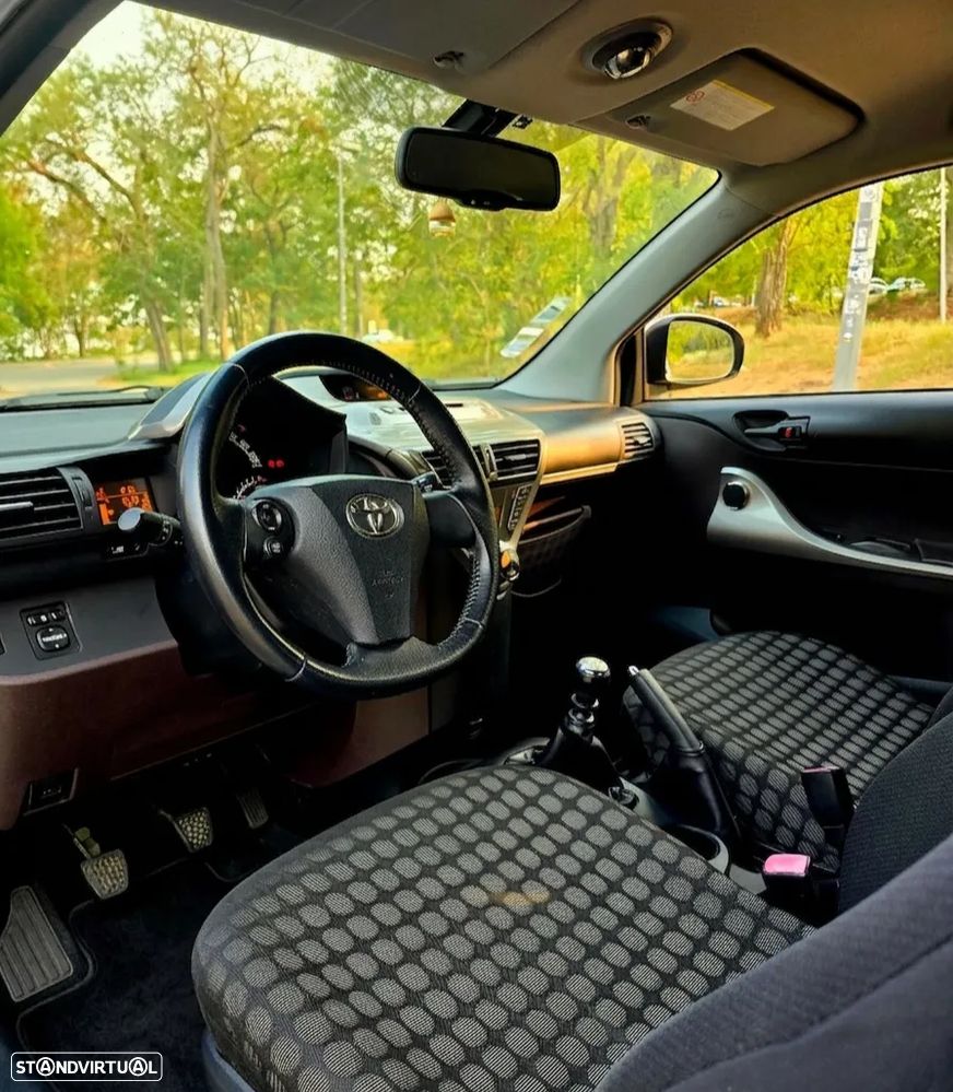 Toyota iQ 1.4 D-4D - 10