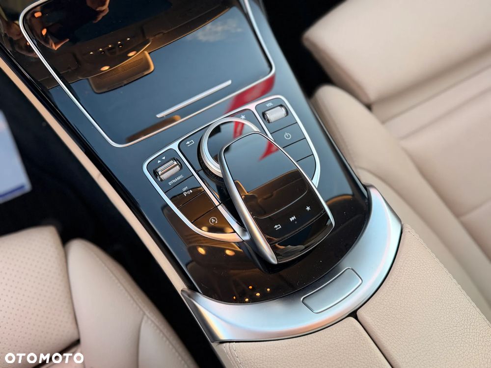 Mercedes-Benz Klasa C 200 4-Matic 7G-TRONIC - 24