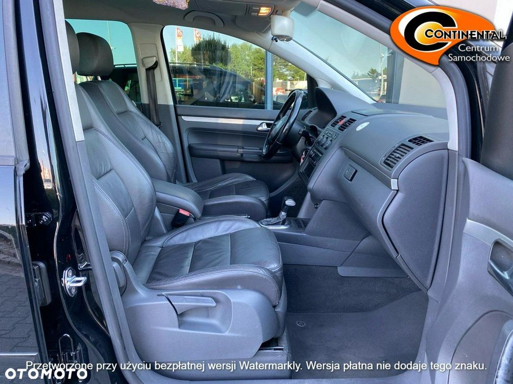 Volkswagen Touran - 12