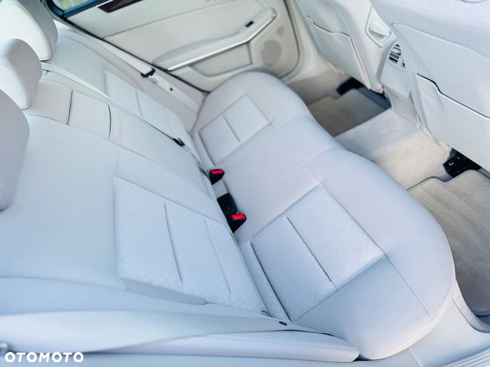 Mercedes-Benz Klasa E 200 BlueEFFICIENCY 7G-TRONIC Elegance - 8
