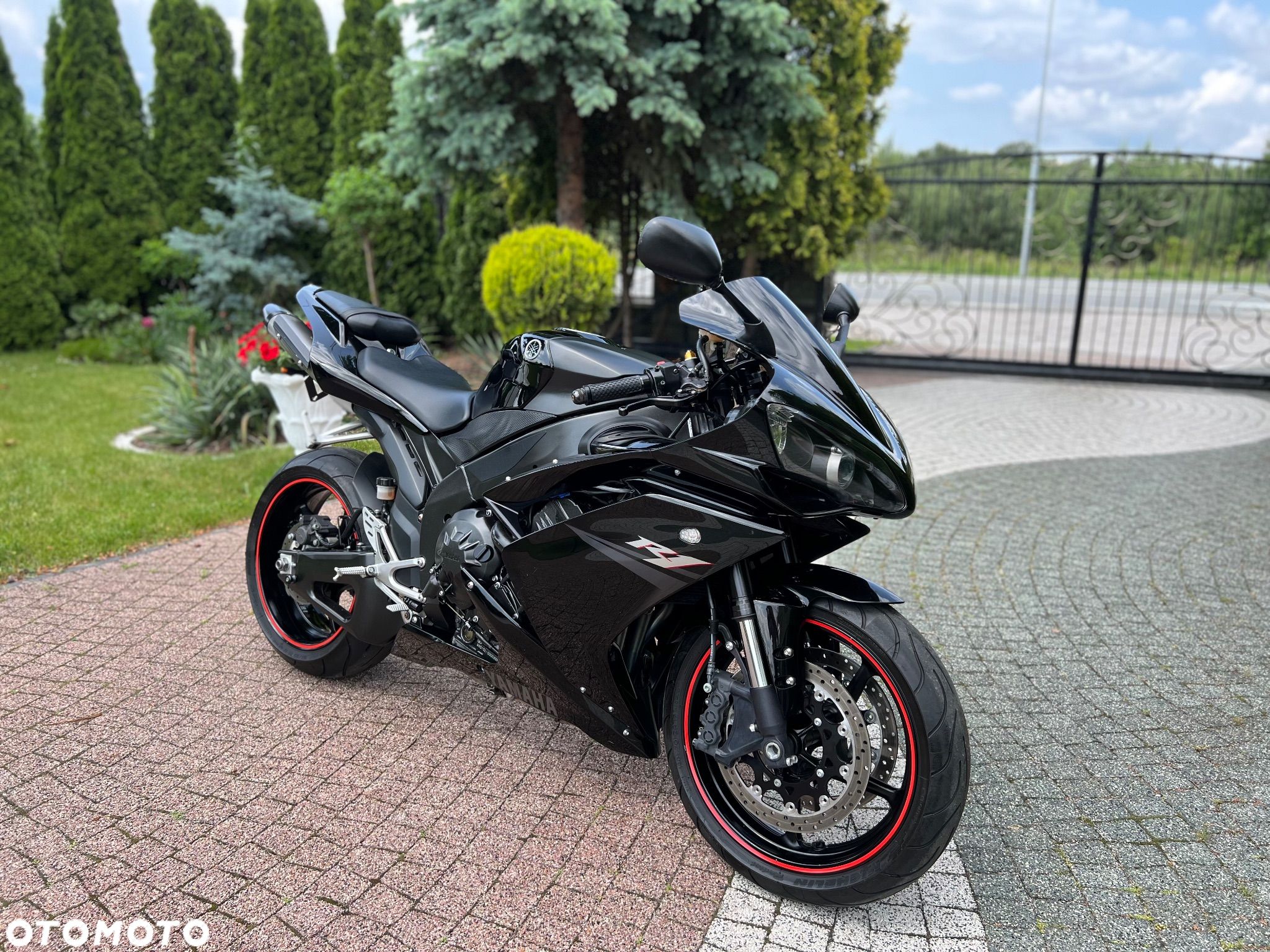 Yamaha R1 - 1