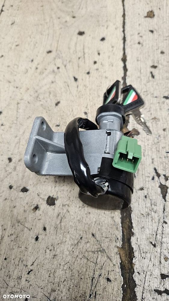 Stacyjka Suzuki CS80 Gemma (1983-1984)  37100-01460 - 7