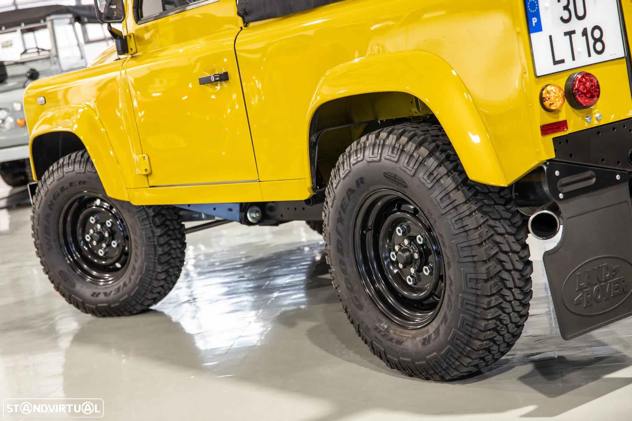 Land Rover Defender 90 SW 2.4 CRD E - 6