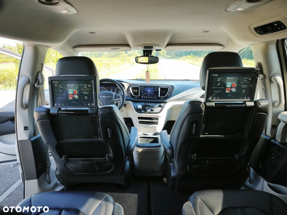 Chrysler Pacifica - 32