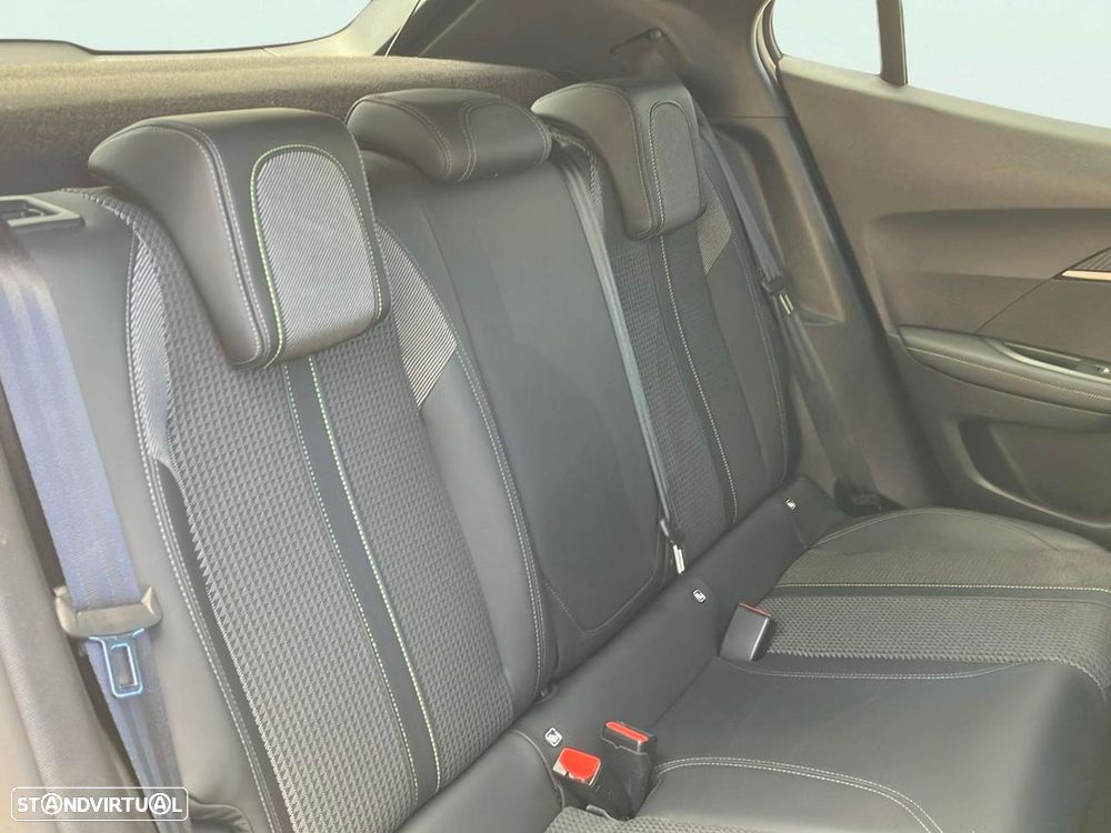 Peugeot 2008 1.2 PureTech GT - 16