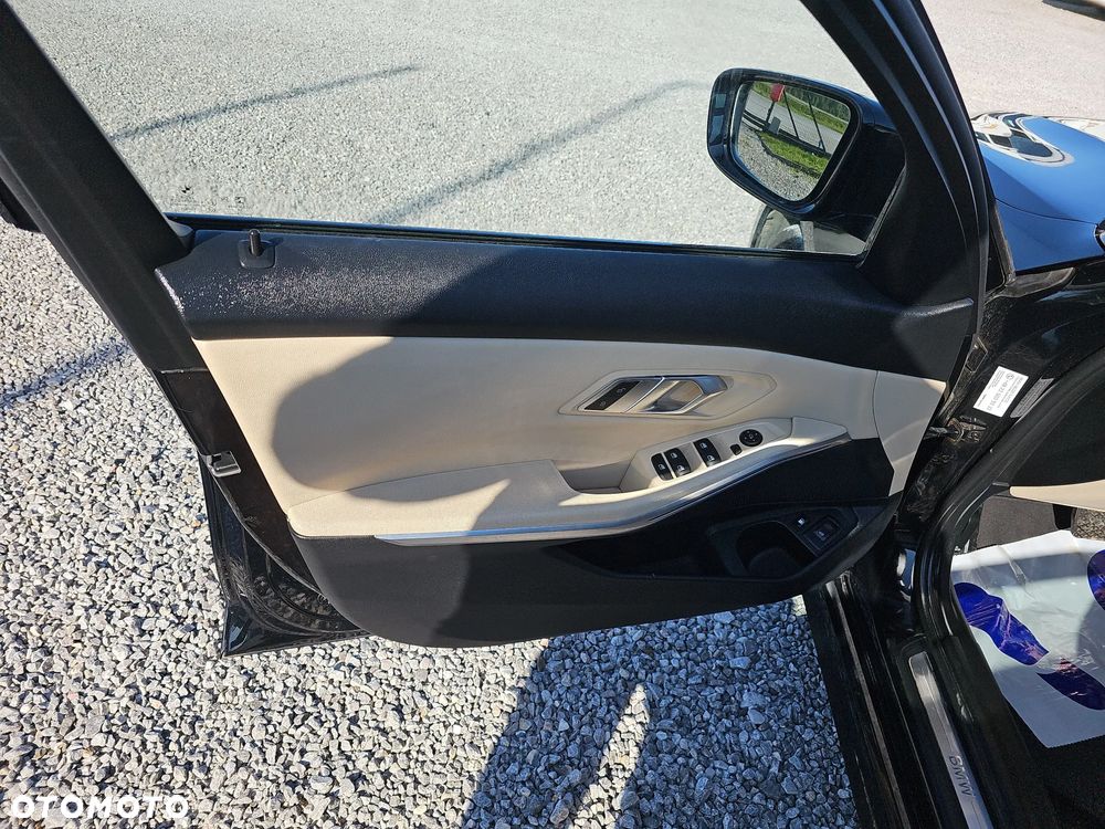 BMW Seria 3 330e Sport Line - 22