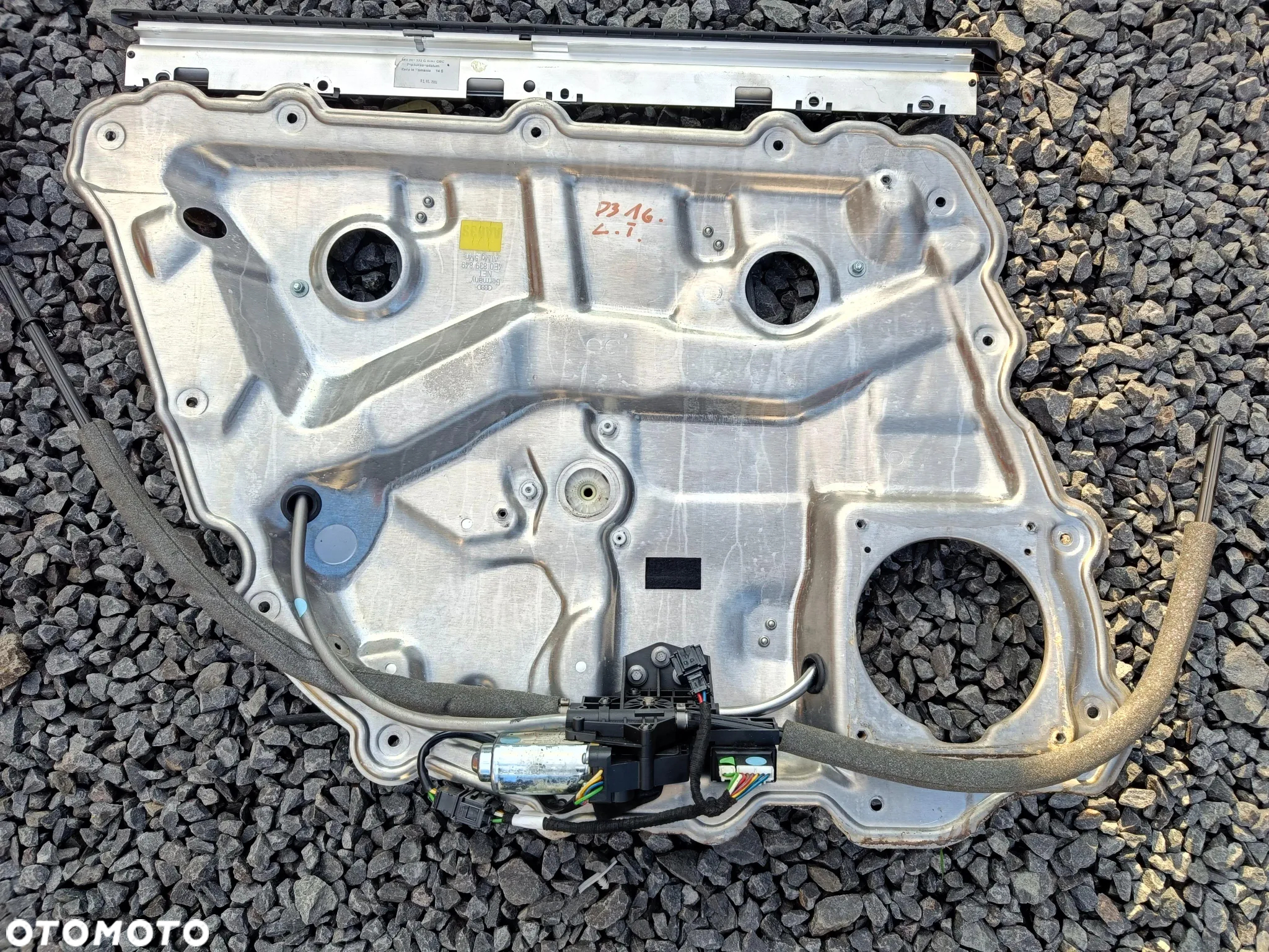 AUDI A8 D3 ROLETA ELEKTRYCZNA SZYBY BOCZNEJ LEWA PRAWA TYŁ 4E0861833G 4E08618334G - 2