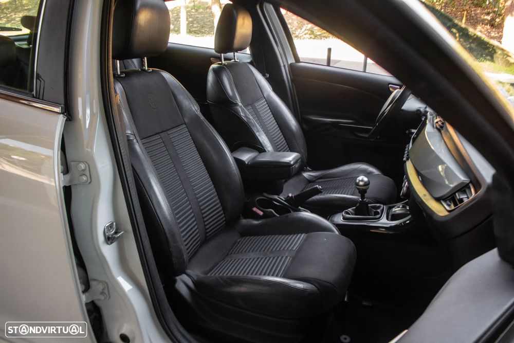 Alfa Romeo Giulietta 1.6 JTDM Distinctive - 20
