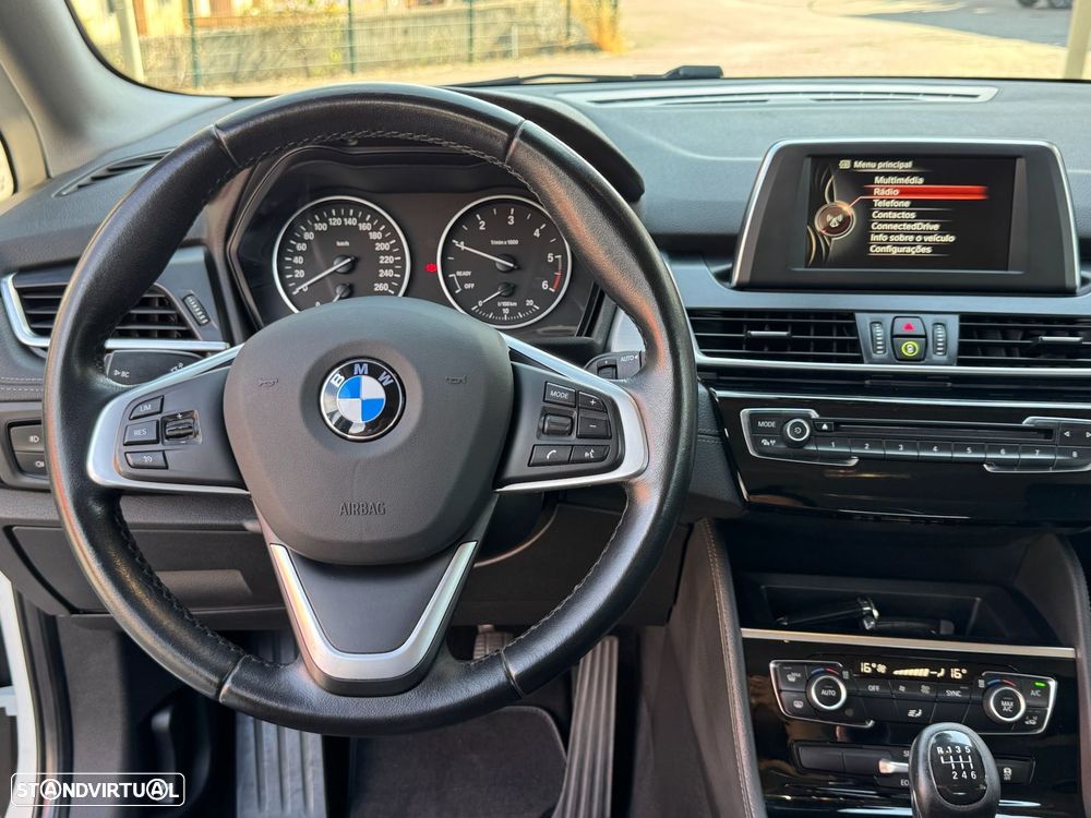 BMW 216 Active Tourer d Line Sport — fotografia 10
