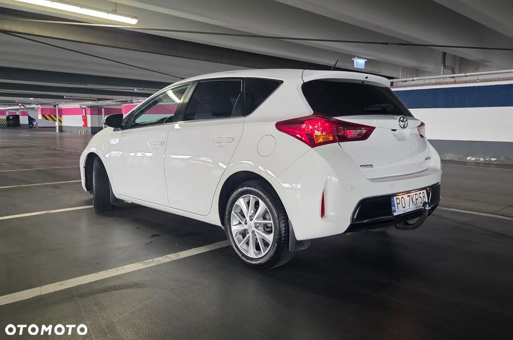 Toyota Auris 1.6 Premium + - 9