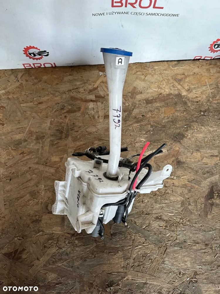 ZBIORNICZEK SPRYSKIWACZY TOYOTA VERSO 09-  85310-0F030