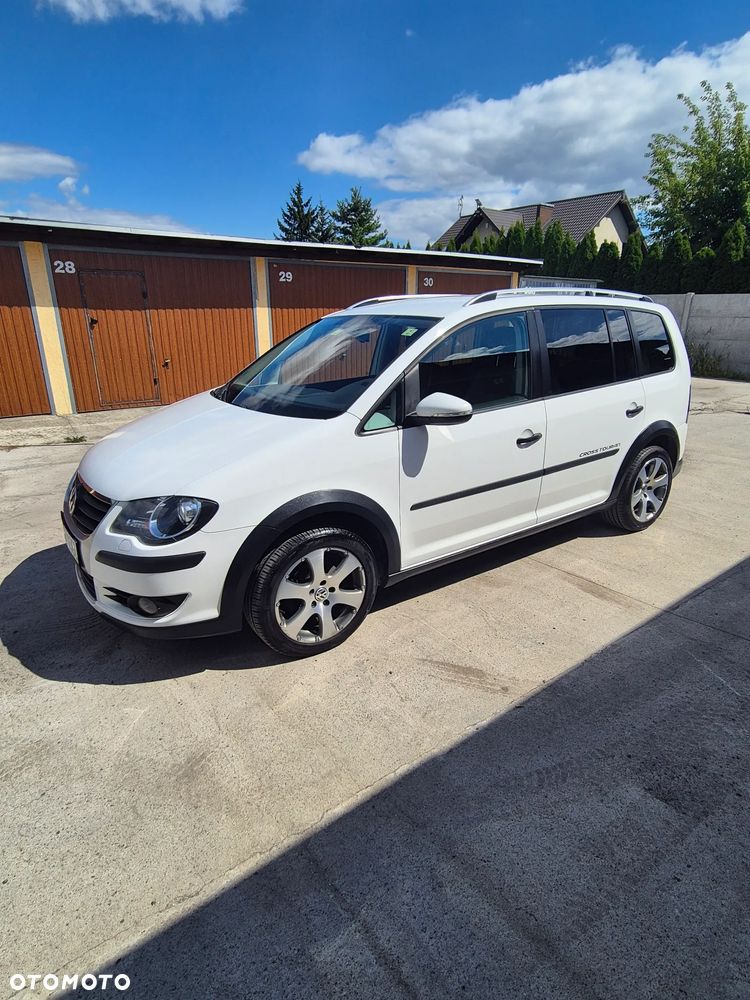 Volkswagen Touran 1.4 TSI Cross DSG - 9