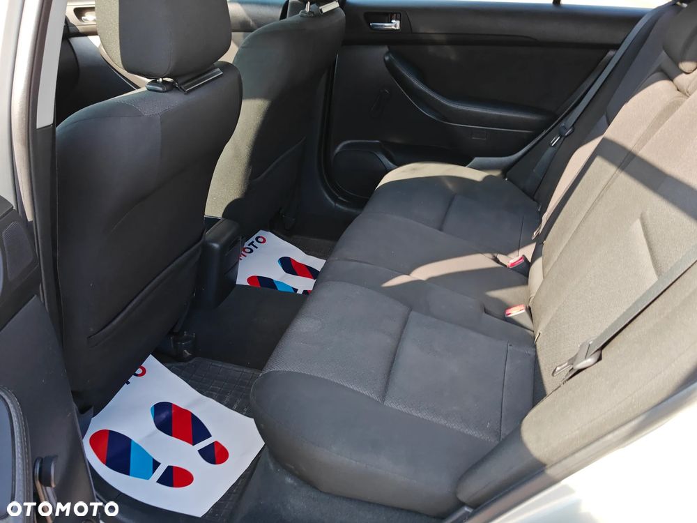 Toyota Avensis 2.0 D-4D Sol Premium - 8