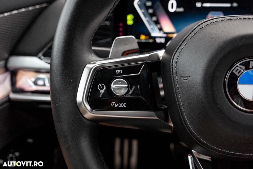 BMW Seria 7 740d xDrive MHEV - 32