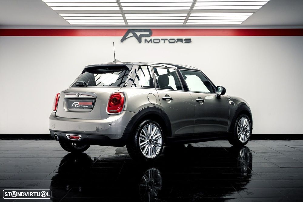 MINI 5 Portas Cooper D Auto - 13
