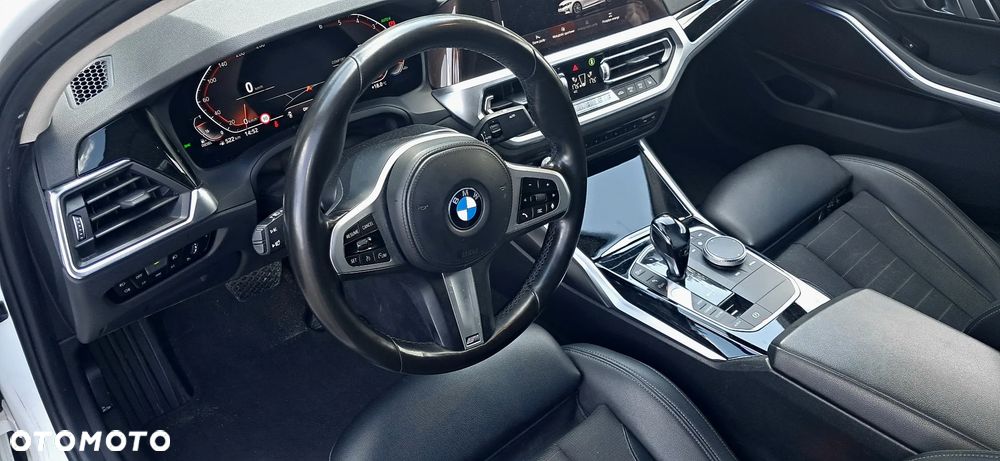 BMW Seria 3 320d M Sport - 8