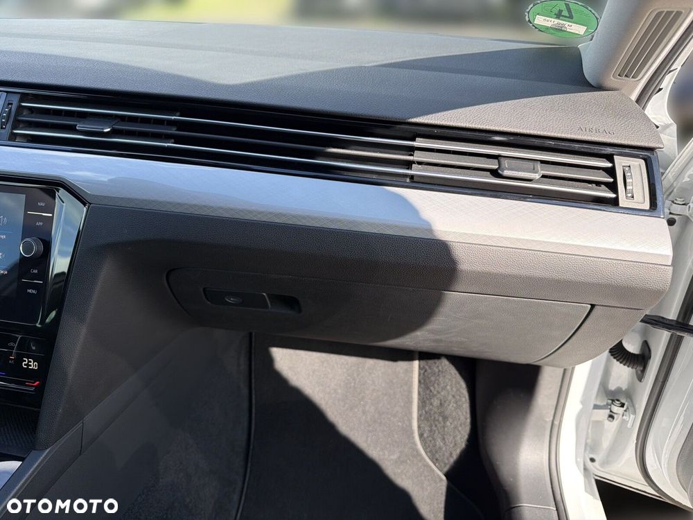 Volkswagen Passat - 40