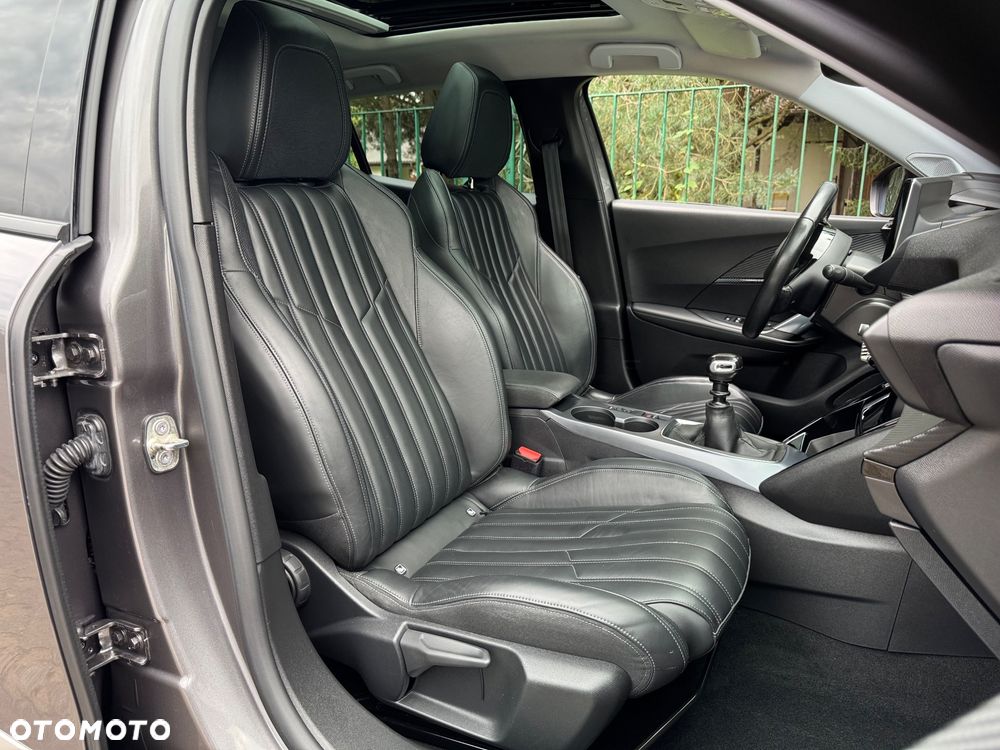 Peugeot 2008 - 8