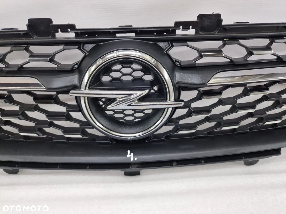 OPEL CORSA F 19- ATRAPA / GRILL PRZEDNI PRZÓD / CHROMOWANE PASECZKI , NR 9829474180 / 982947418000 , NR AUKCJI GL4 - 2