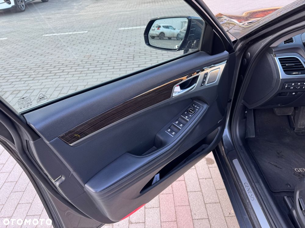 Hyundai Genesis - 11