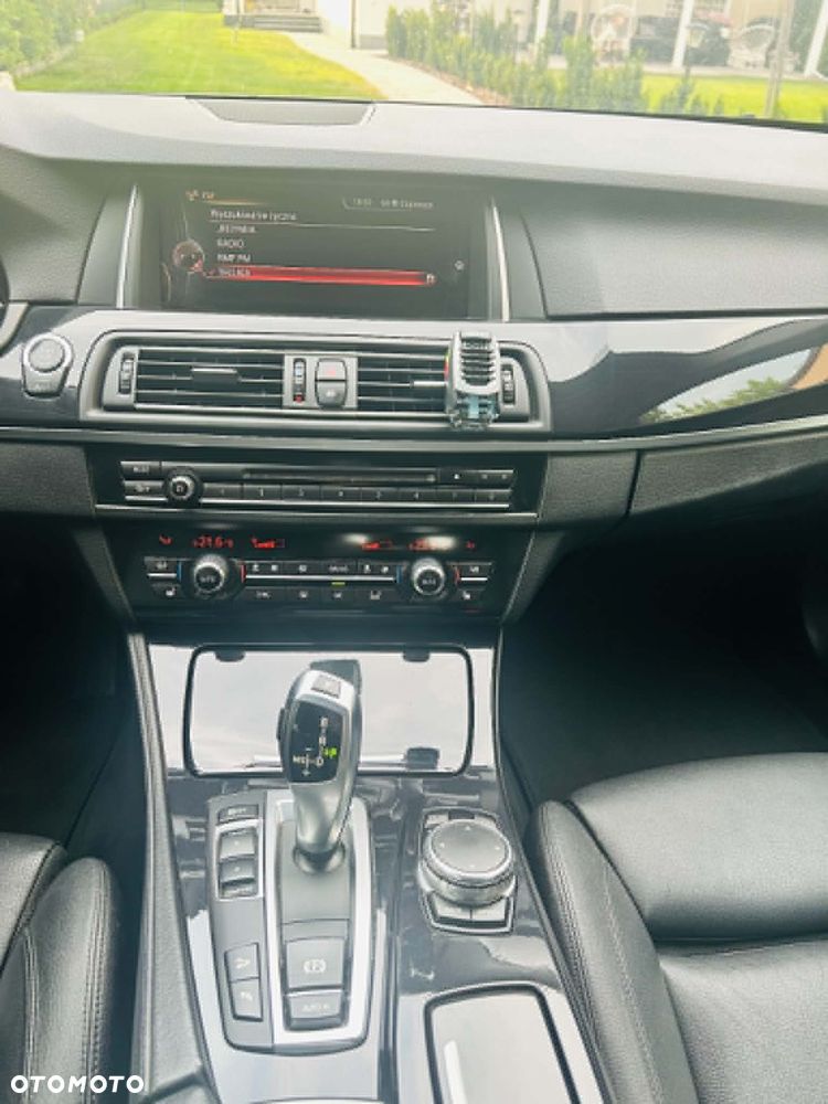 BMW Seria 5 520d xDrive - 10