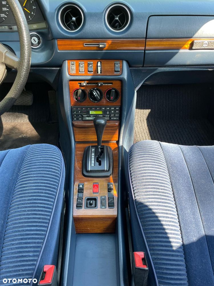 Mercedes-Benz W123 - 12