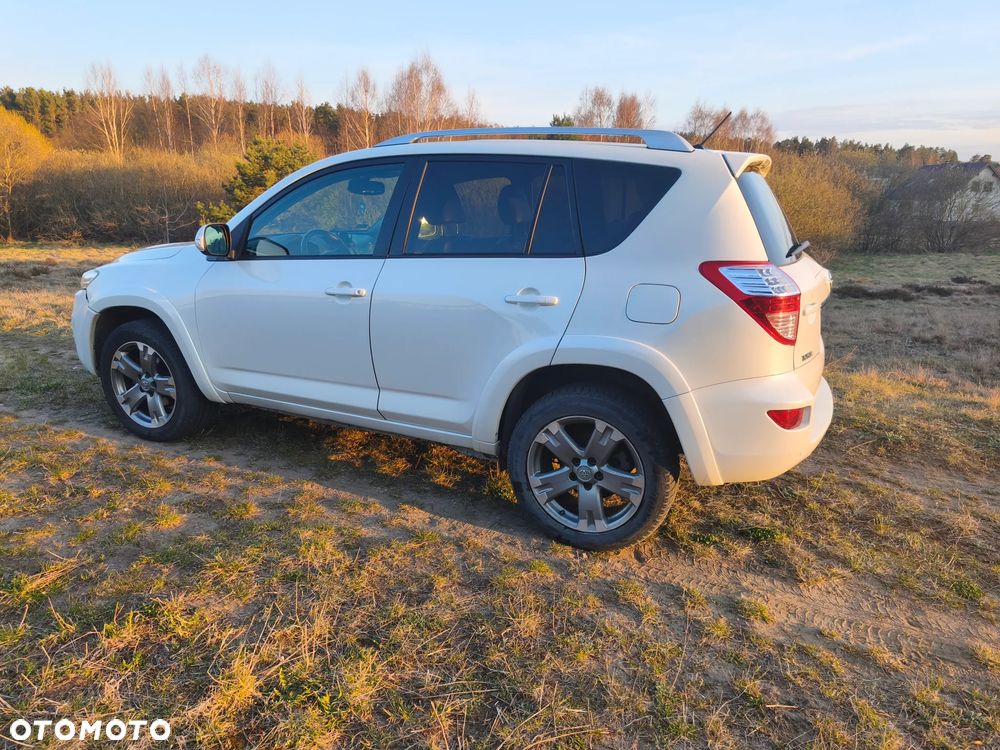 Toyota RAV4 2.2 D-CAT Premium - 4