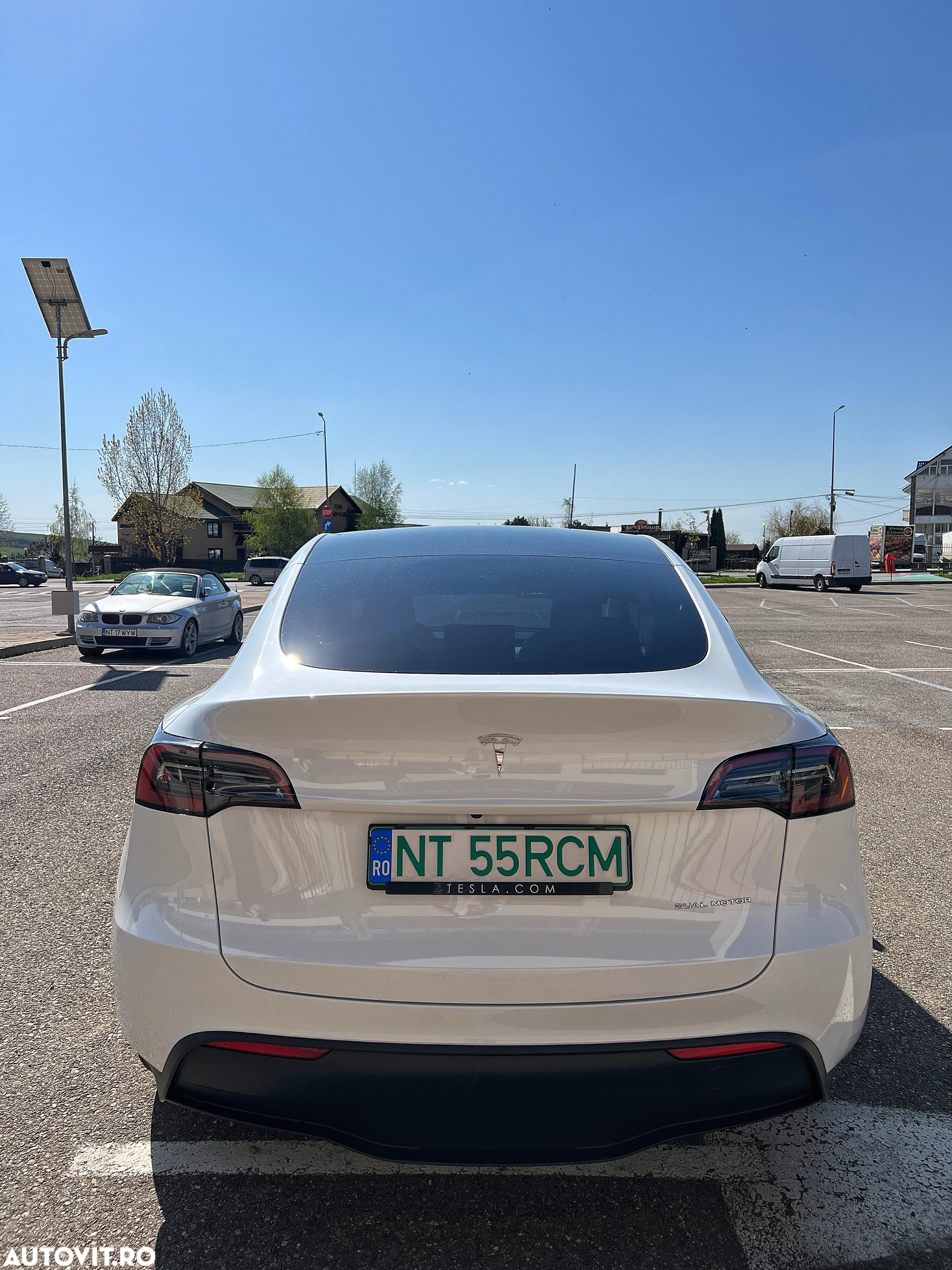 Tesla Model Y - 6