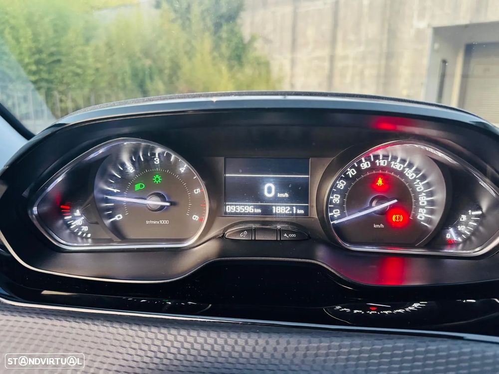 Peugeot 208 1.6 BlueHDi GT Line - 10