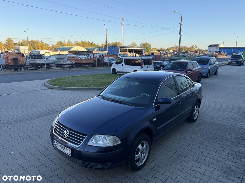 Volkswagen Passat - 1