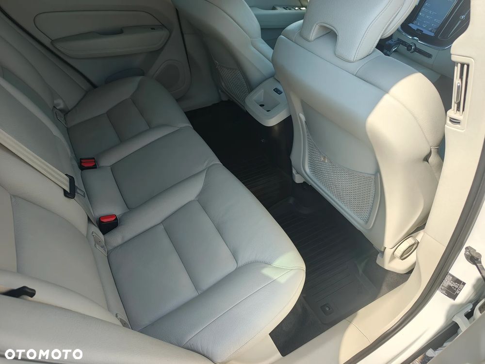 Volvo XC 60 D4 Momentum Pro - 8