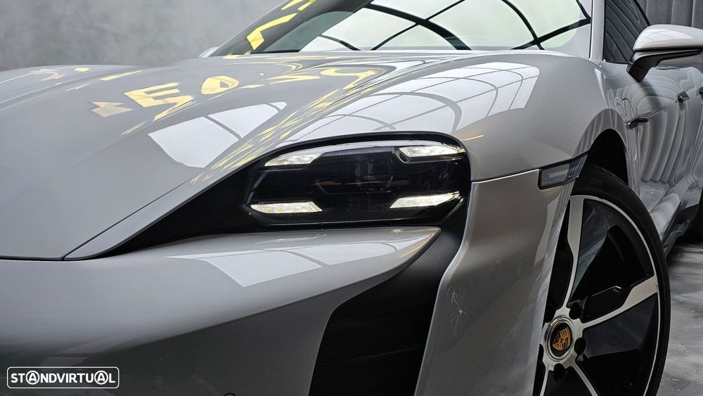 Porsche Taycan Turbo - 27