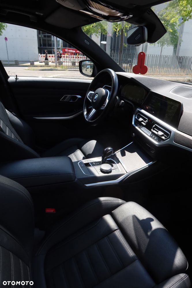BMW Seria 3 320e M Sport sport - 12