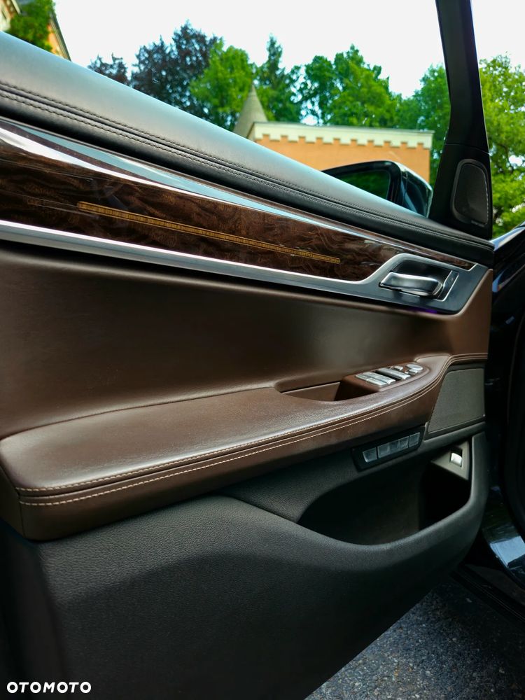 BMW Seria 7 750Li Edition Exclusive - 14