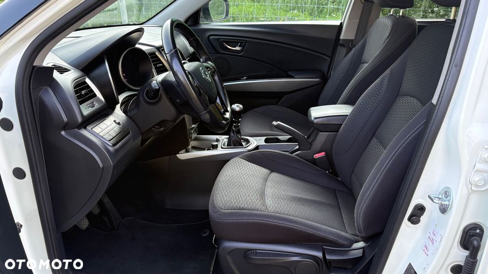 SsangYong/KGM Tivoli e-XGi 160 2WD Black+White - 20