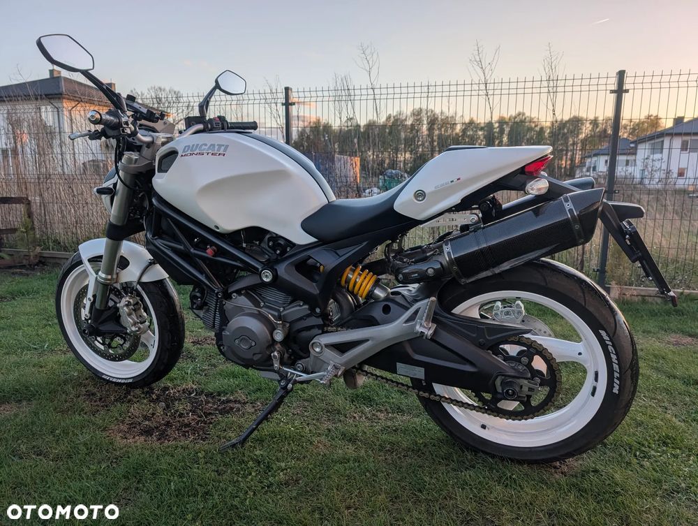 Ducati Monster - 1
