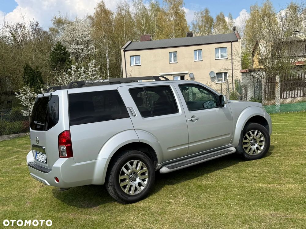 Nissan Pathfinder - 3
