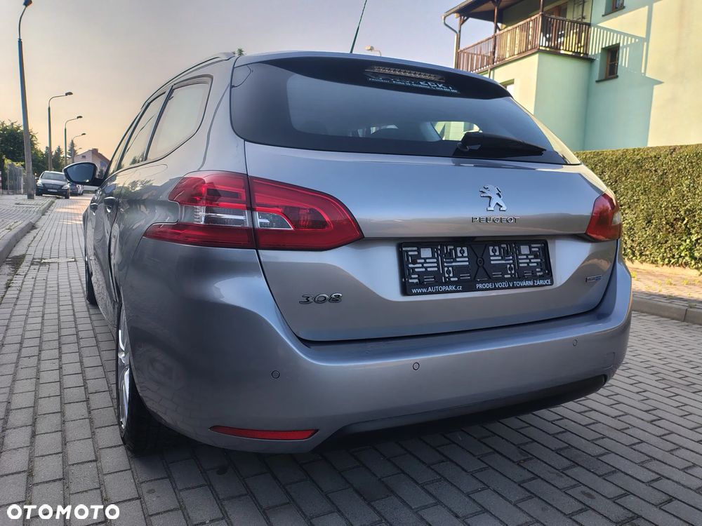 Peugeot 308 - 8