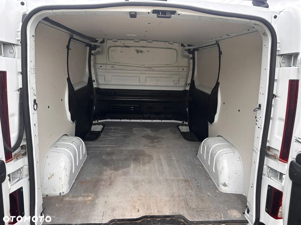 Renault Trafic L1H1 1.6 diesel 145kM, manual, 2016 rok WEBASTO, BAGAŻNIK DACHOWY THULE, KAMERA COFANIA, HAK, CZUJNIKI PARKOWANIA, DRZWI PRZESUWNE Z OBU STRON! - 9