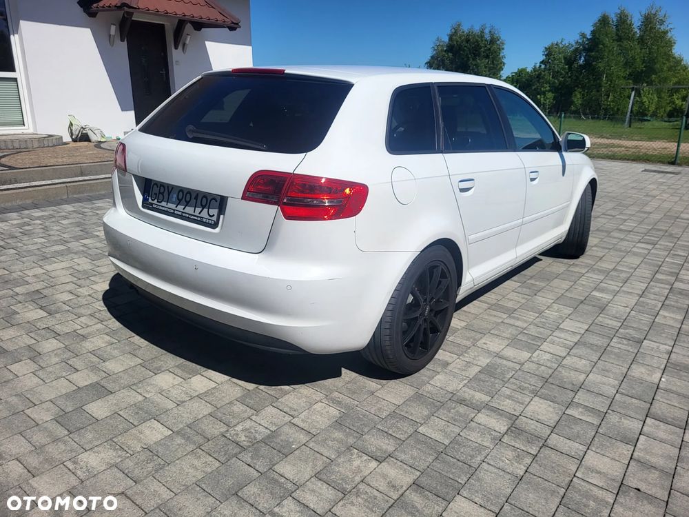 Audi A3 Sportback 1.6 TDI DPF Ambiente - 5