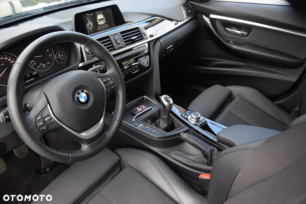 BMW Seria 3 320i Touring Sport Line - 17
