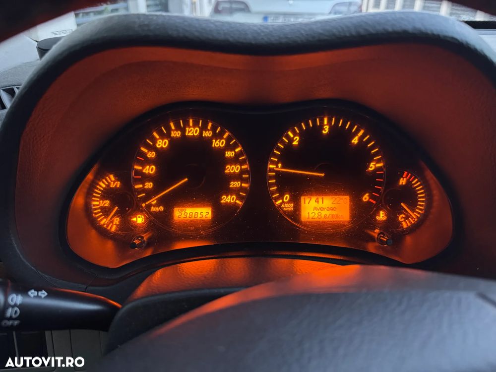 Toyota Avensis - 8
