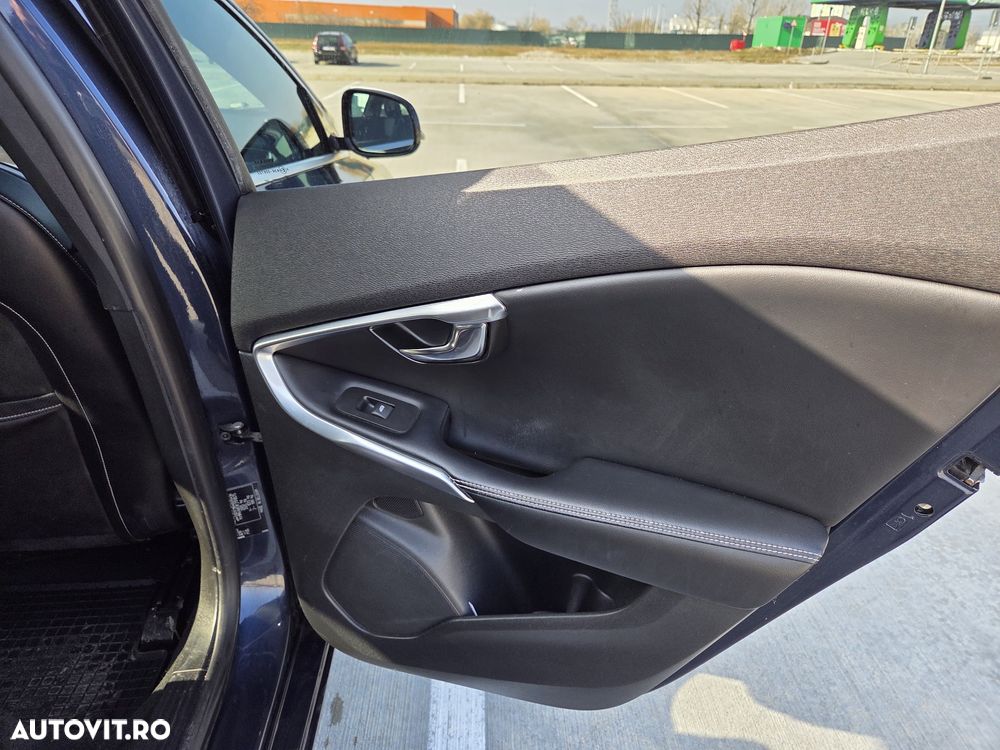 Volvo V40 D4 VEA R-Design - 11