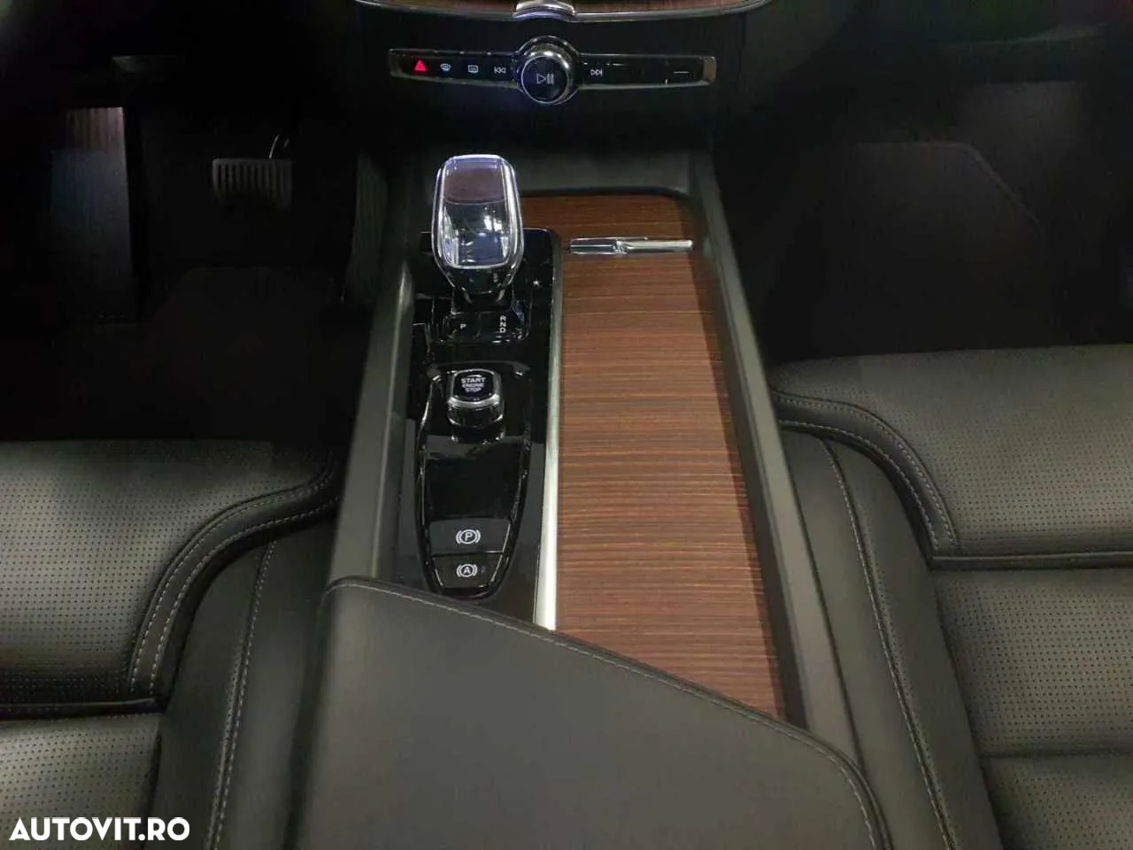 Volvo XC 60 B4 D AWD Plus Dark - 5