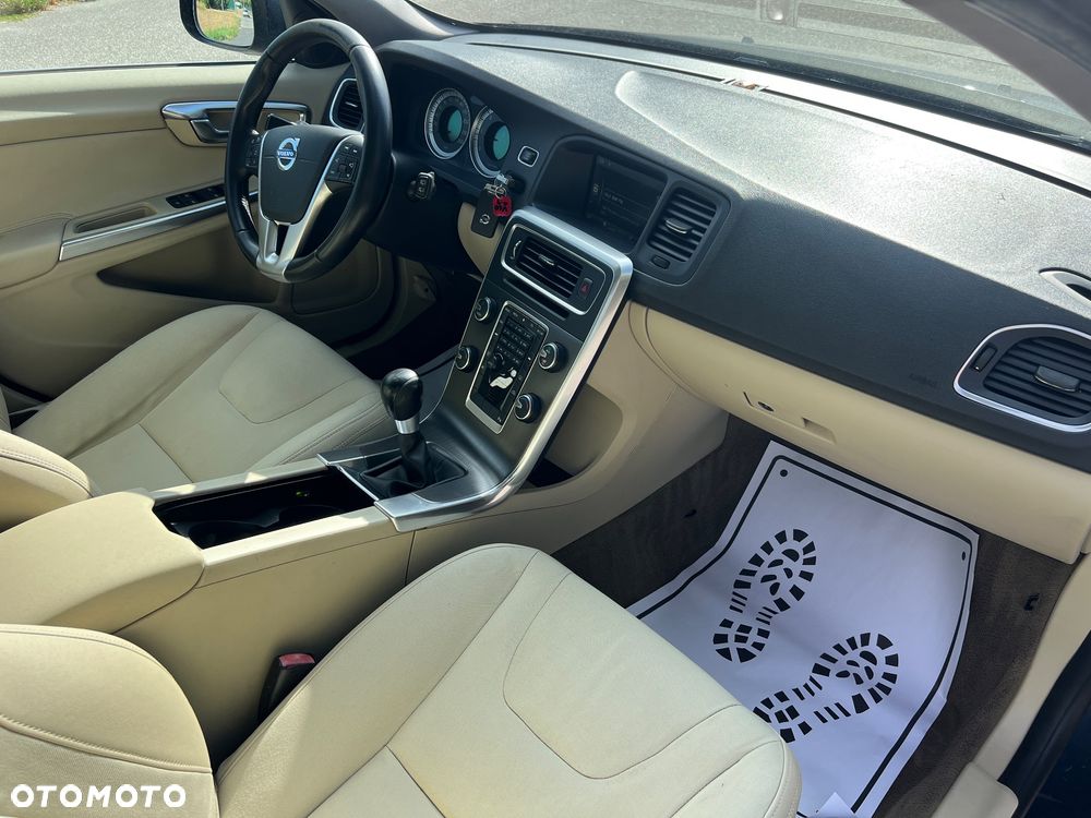 Volvo V60 D5 Momentum - 29
