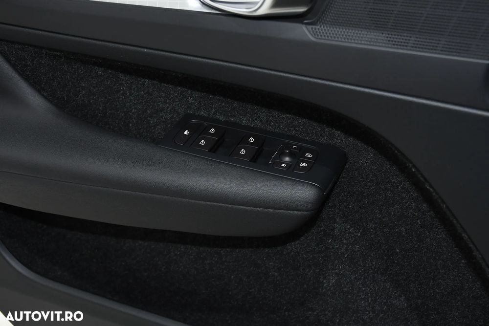 Volvo XC 40 - 25