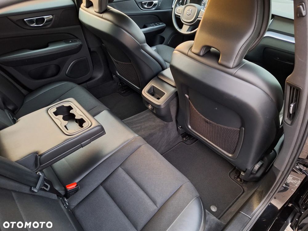 Volvo V60 D4 Momentum Pro - 24