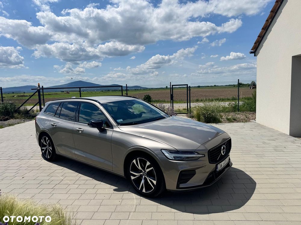 Volvo V60 B3 B R-Design - 1